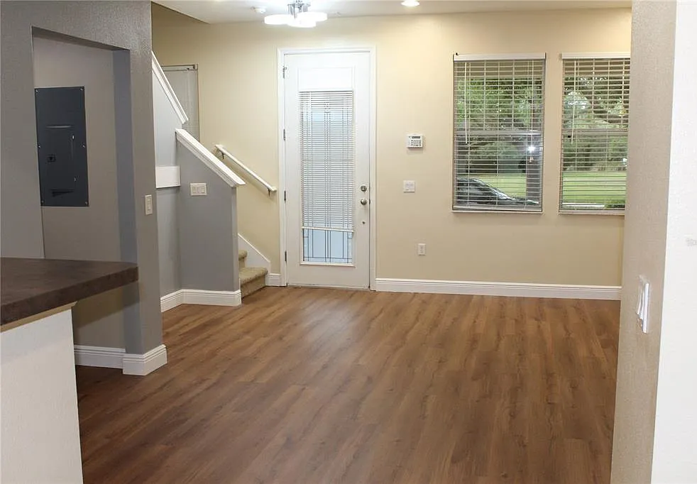 2 bed, 2.5 bath, 1214 sqft, $2,400 — Photo 3