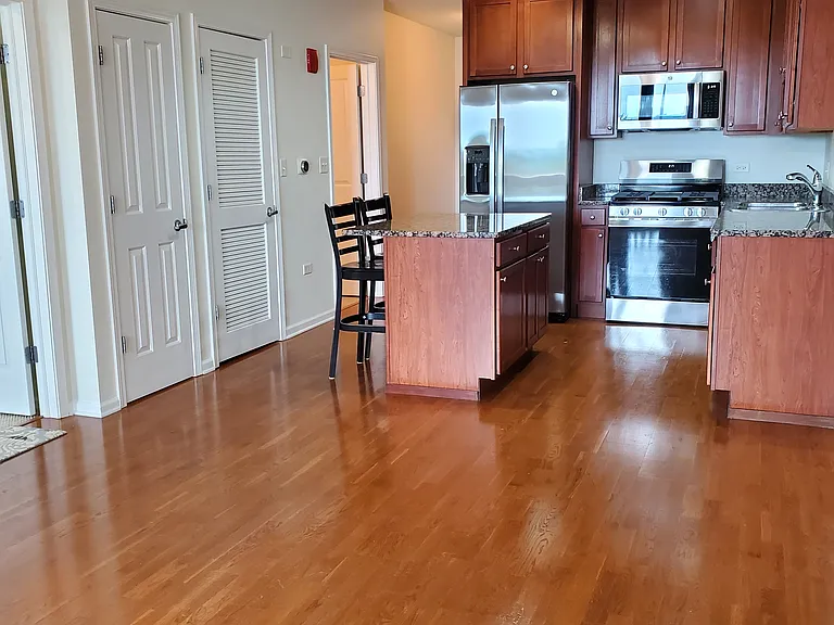 828 W Grace St #611 — Photo 5