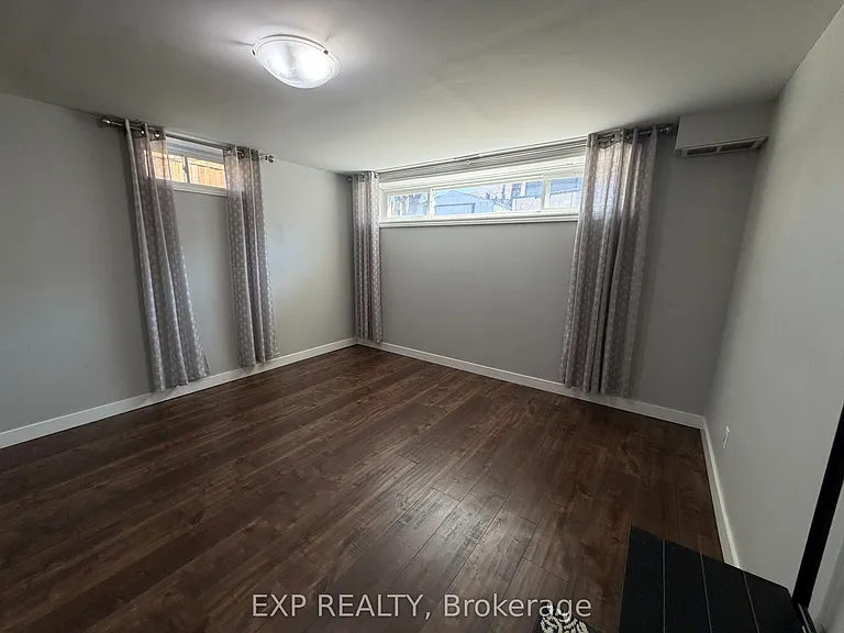 73 Roxborough Rd #LOWER — Photo 12
