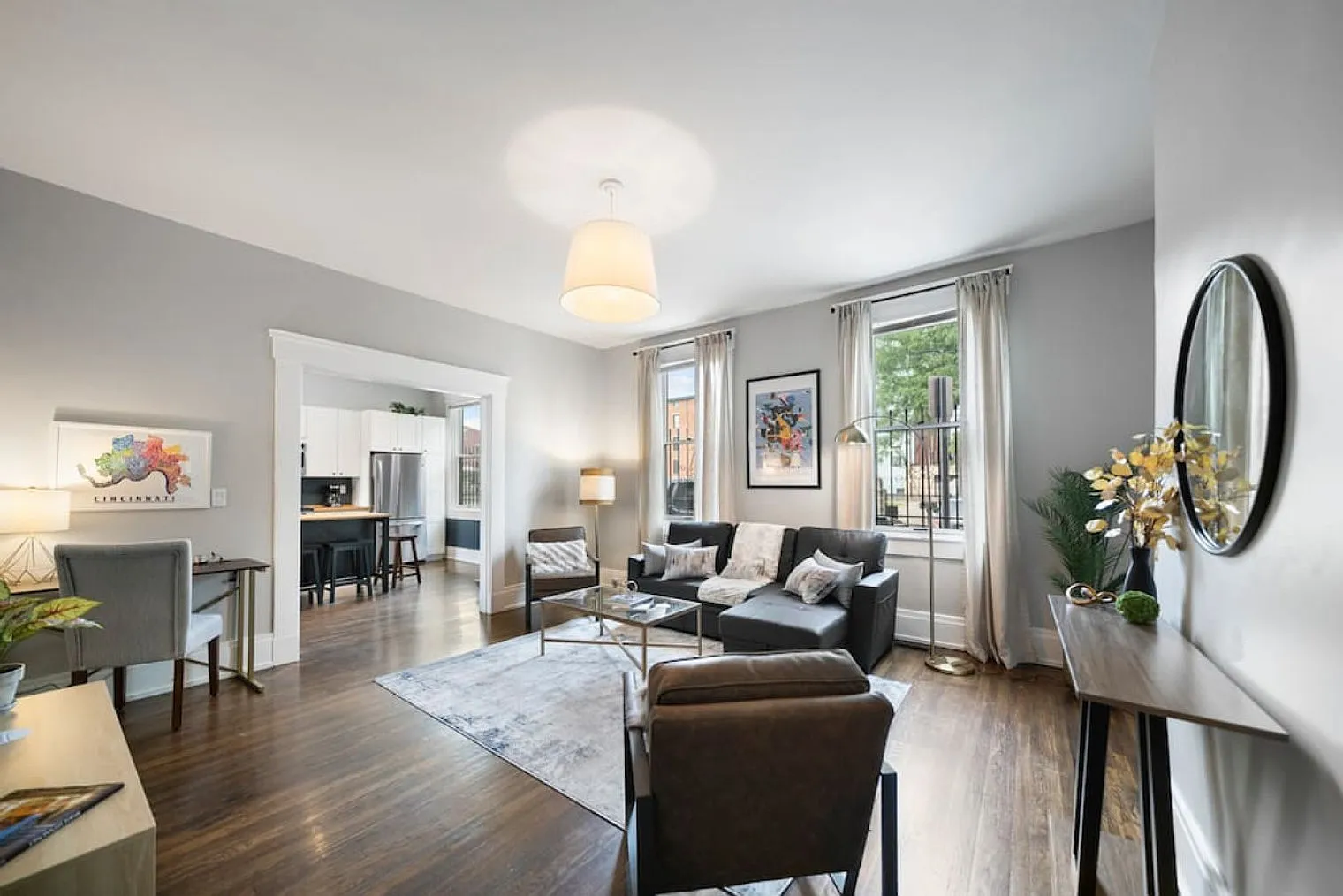 2 bed, 1.0 bath, 1076 sqft, $2,152 — Photo 2