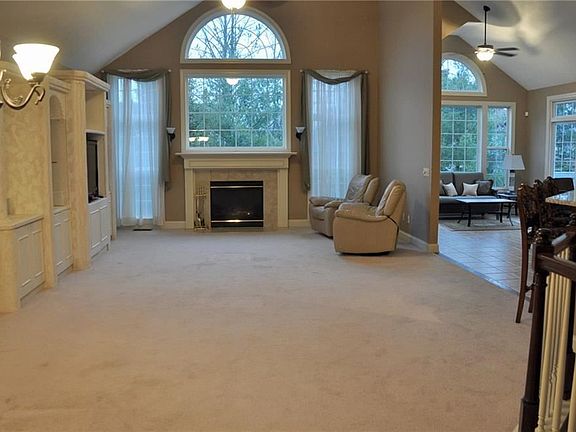 5th image of 18468 Bunker Hill Dr