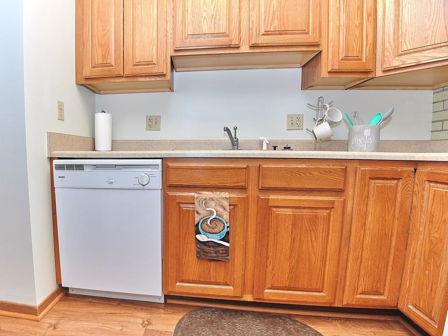 Pineview Apartments — Photo 3