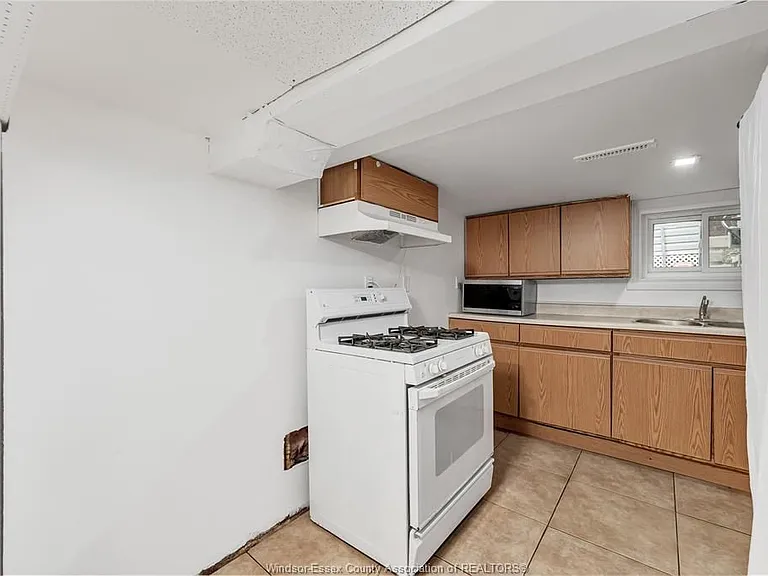 1236 Marentette Ave #LOWER — Photo 8