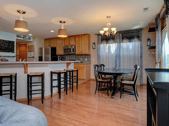 5th image of 3552 Ashridge St