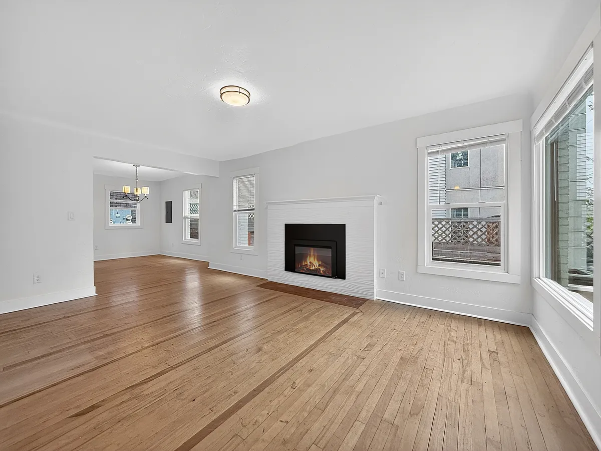Building Photo - 530 12th Ave E #530A