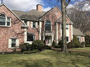 8 Stafford Rd, Lynnfield, MA 01940