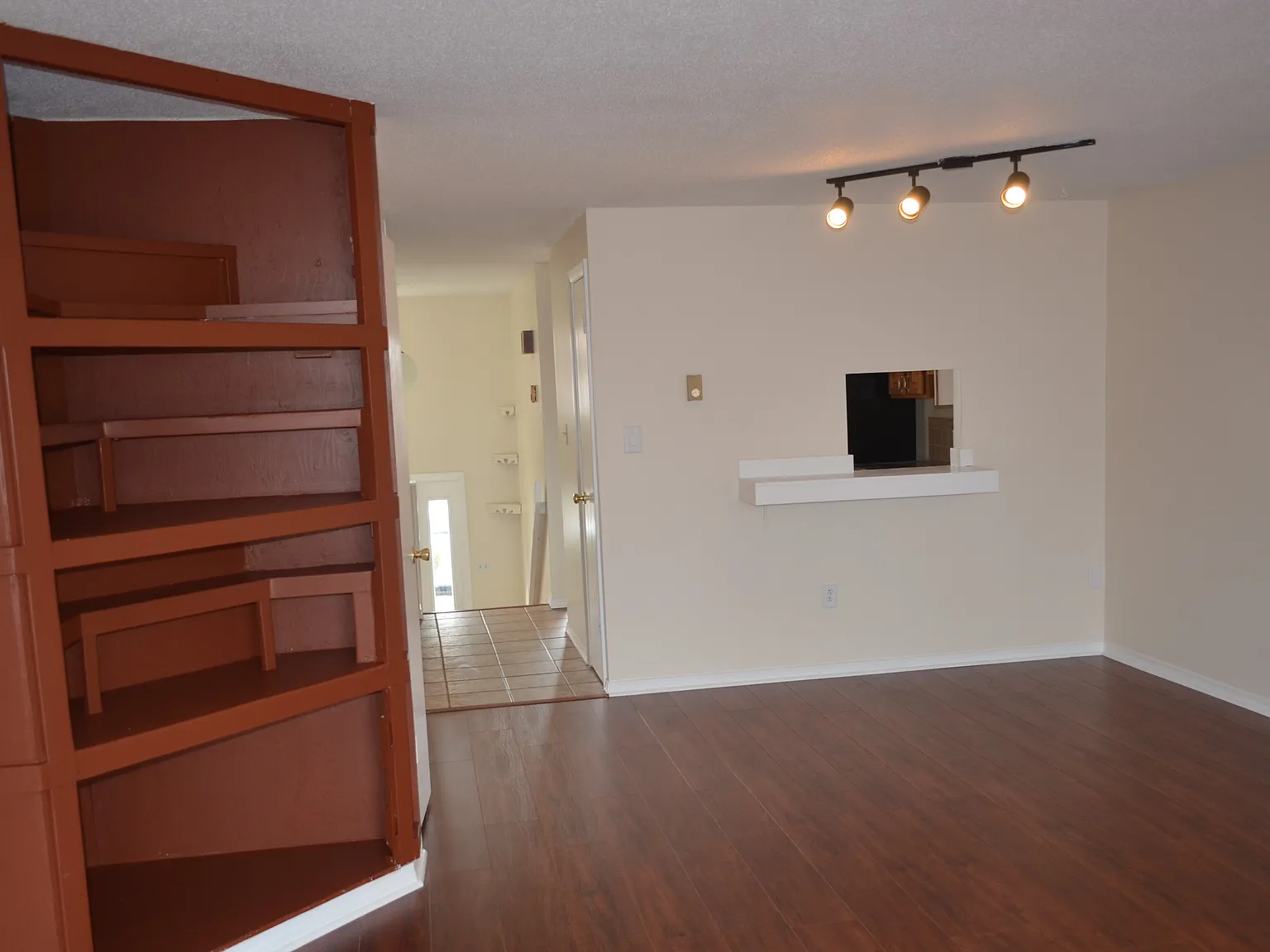 552 Shennecossett Rd — Photo 4