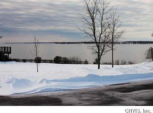 104 Bayview Pl, Sackets Harbor, NY 13685