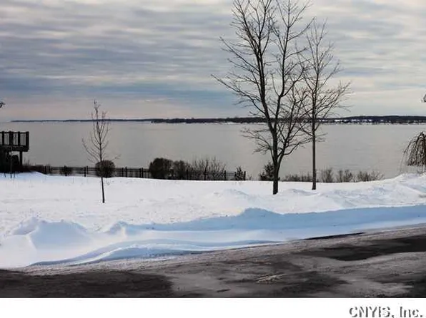 104 Bayview Pl, Sackets Harbor, NY 13685