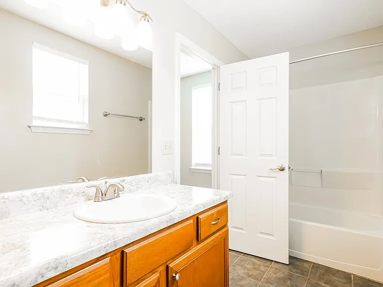 106 Bradford Cir — Photo 11