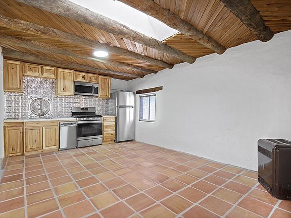 4th image of 513 Camino Del Medio