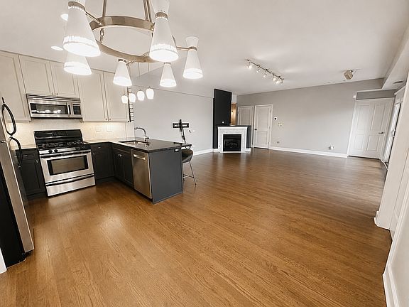 5th image of 437 W North Ave APT 202