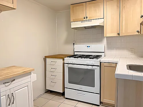 907 Maltman Ave — Photo 3
