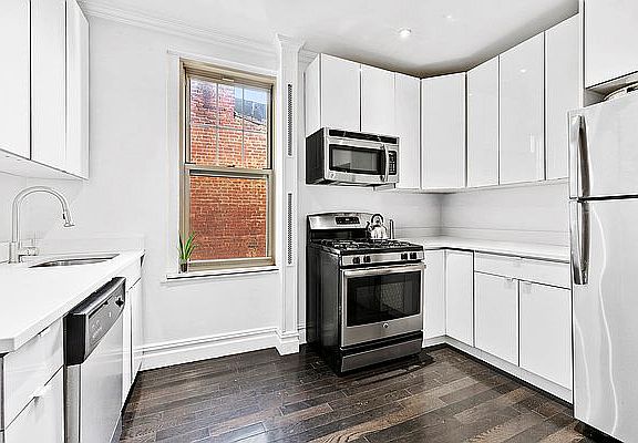 3rd image of 99 Joralemon St APT 5A