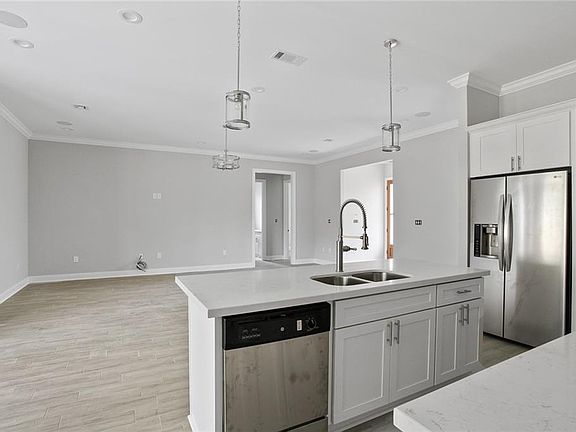 4th image of 105 Saint Joan Dr