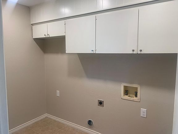 3rd image of 805 W Pelton St