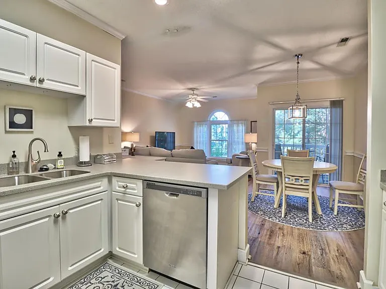 698 Riverwalk Dr — Photo 3