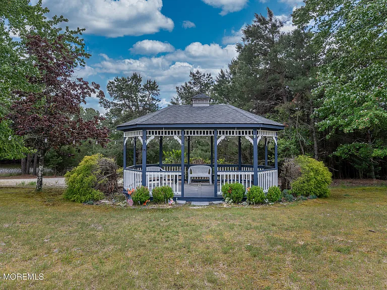 251 Westbrook Dr — Photo 38
