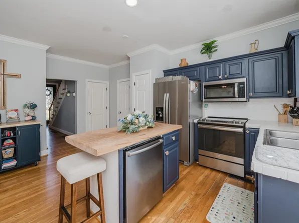 1555 Bent River Cir, Birmingham, AL 35216