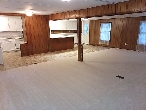 4th image of 2028 N Roberts Cir