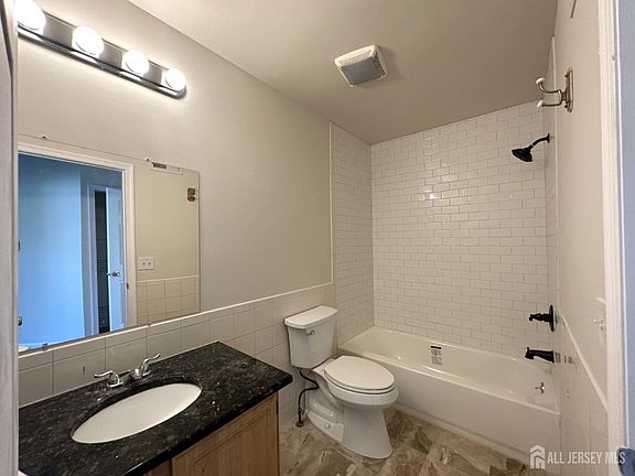 4th image of 52 Victoria Dr