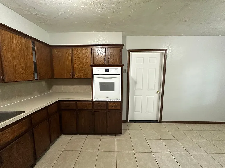 537 Franklin St — Photo 23