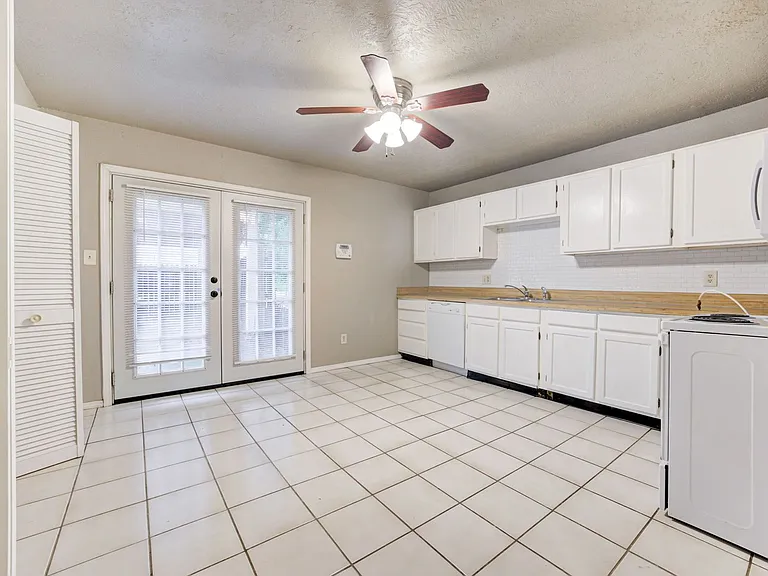 631 Welston Cir #631 — Photo 13