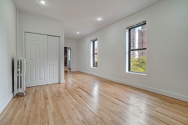 1st image of 1476 Lexington Ave APT 4A