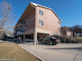 2310 College St APT 6, Cedar Falls, IA 50613