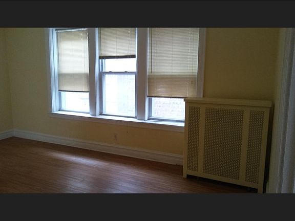 4th image of 5441 N Sawyer Ave APT 2