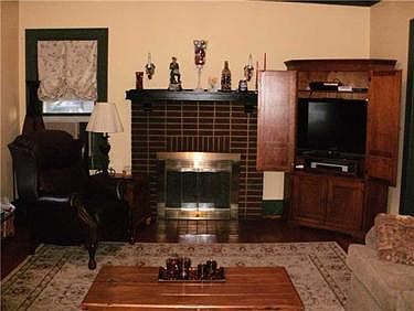 3rd image of 130 Underwood Ave