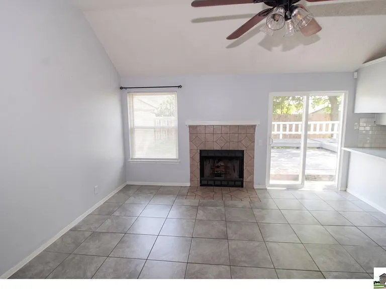 2702 Cactus Dr — Photo 3