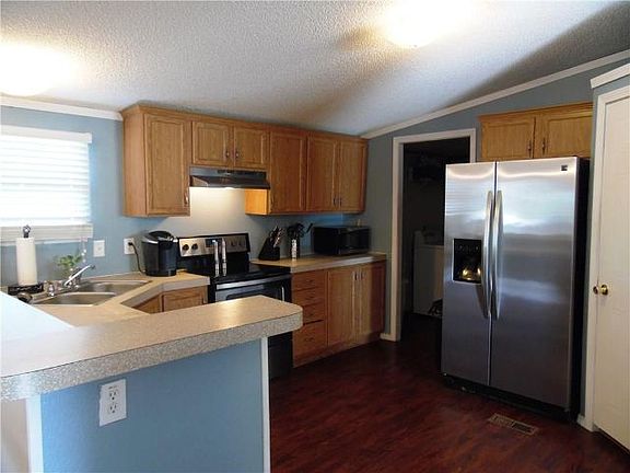 4th image of 43188 County Street 2740