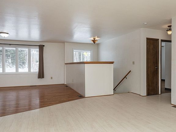 5th image of 891 Ridge Loop Rd