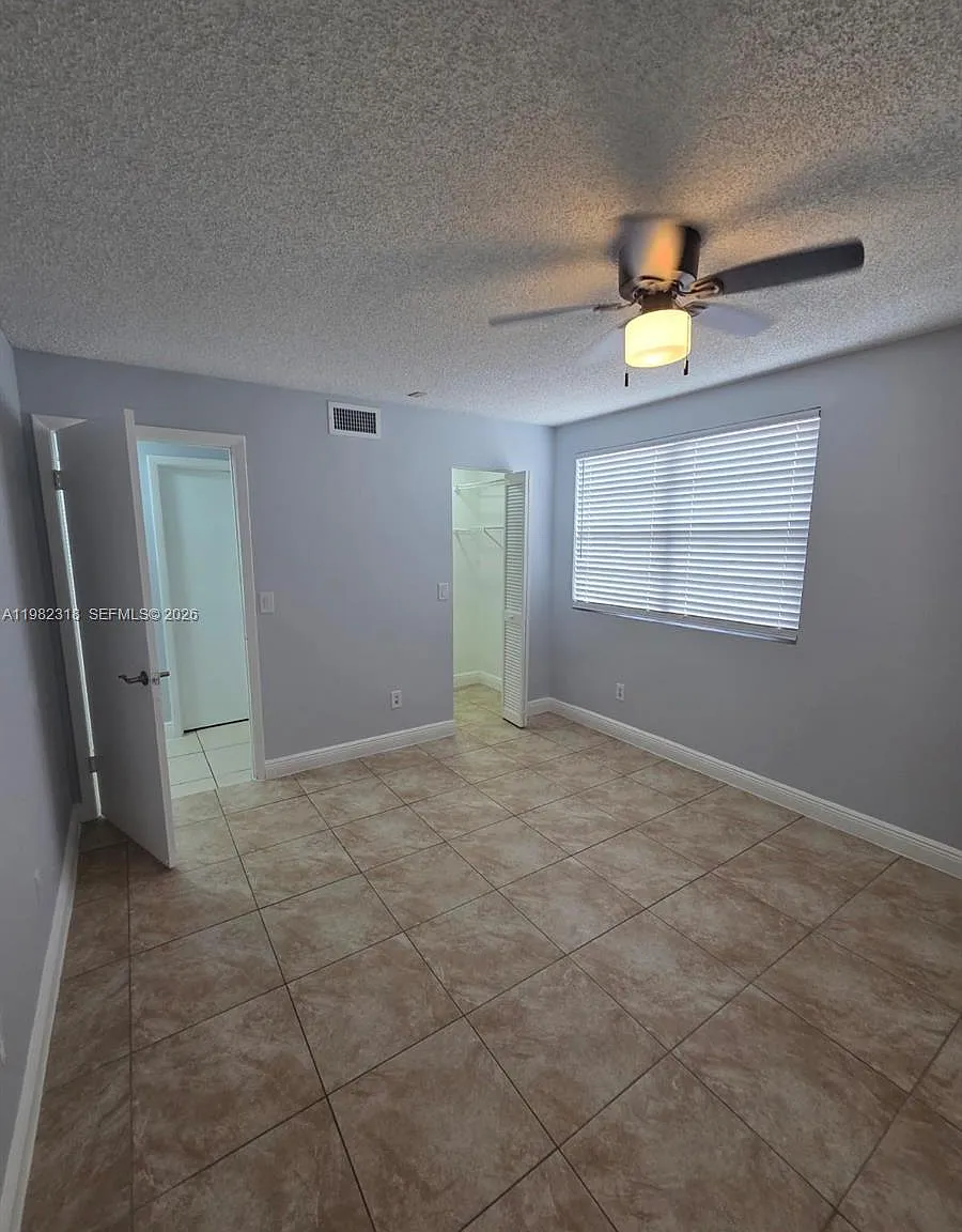 Royal Poinciana Condo — Photo 4