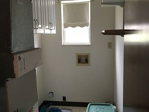 5th image of 327 Dickens Dr