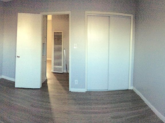 3rd image of 3236 W 60th St APT 20