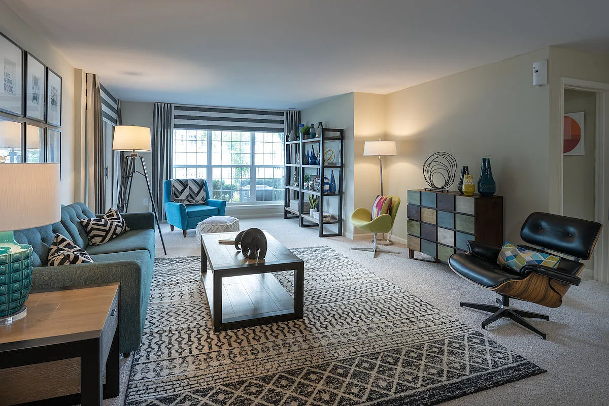 Elms Oakton — Photo 4