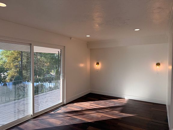 5th image of 2928 S Davis Blvd