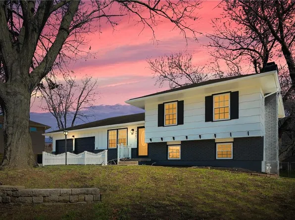 4907 Crescent Dr, Kansas City, MO 64133