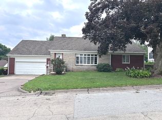 503 S 4th St, Maquoketa, IA 52060