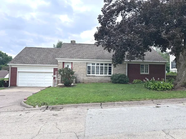 503 S 4th St, Maquoketa, IA 52060