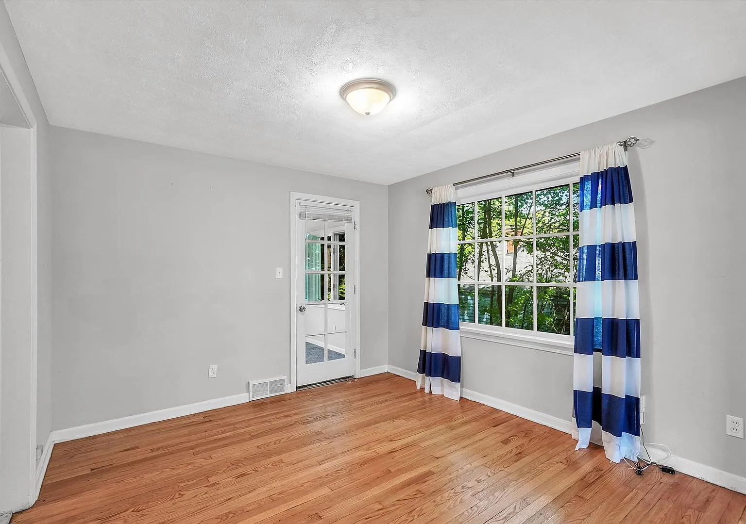 1130 Haselton Road — Photo 4