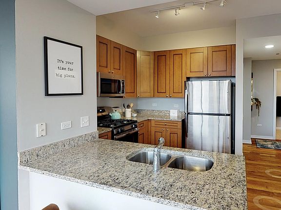 2nd image of 755 S Clark St #2603