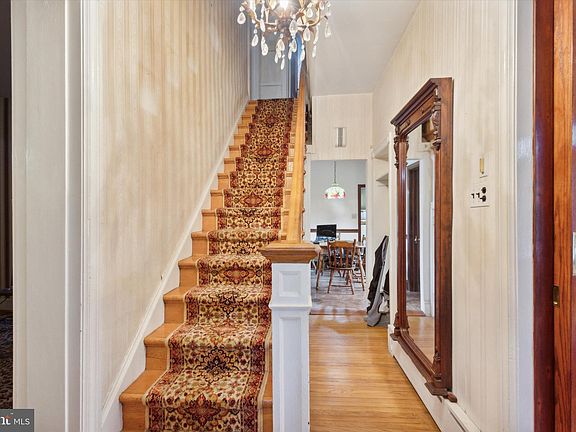 5th image of 230 Owen Ave