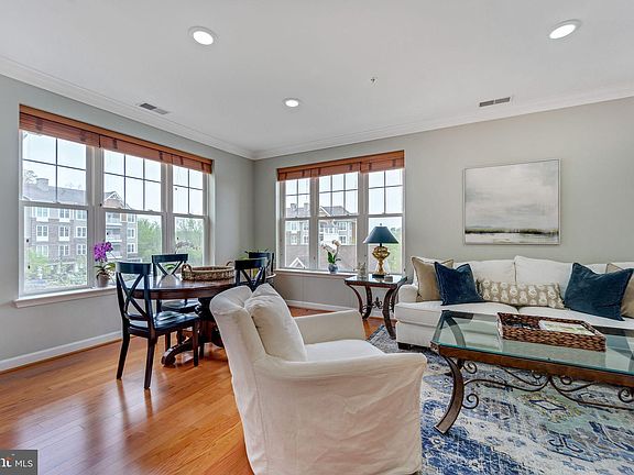 3rd image of 11 Clay Lodge Ln #301