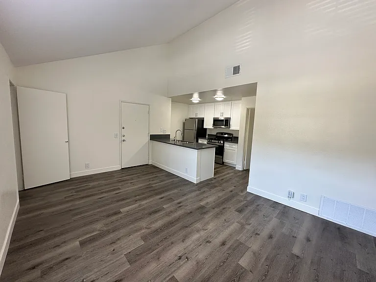 Scripps Landing Apartment Homes — Photo 39