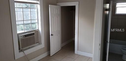 3rd image of 926 E Rose St