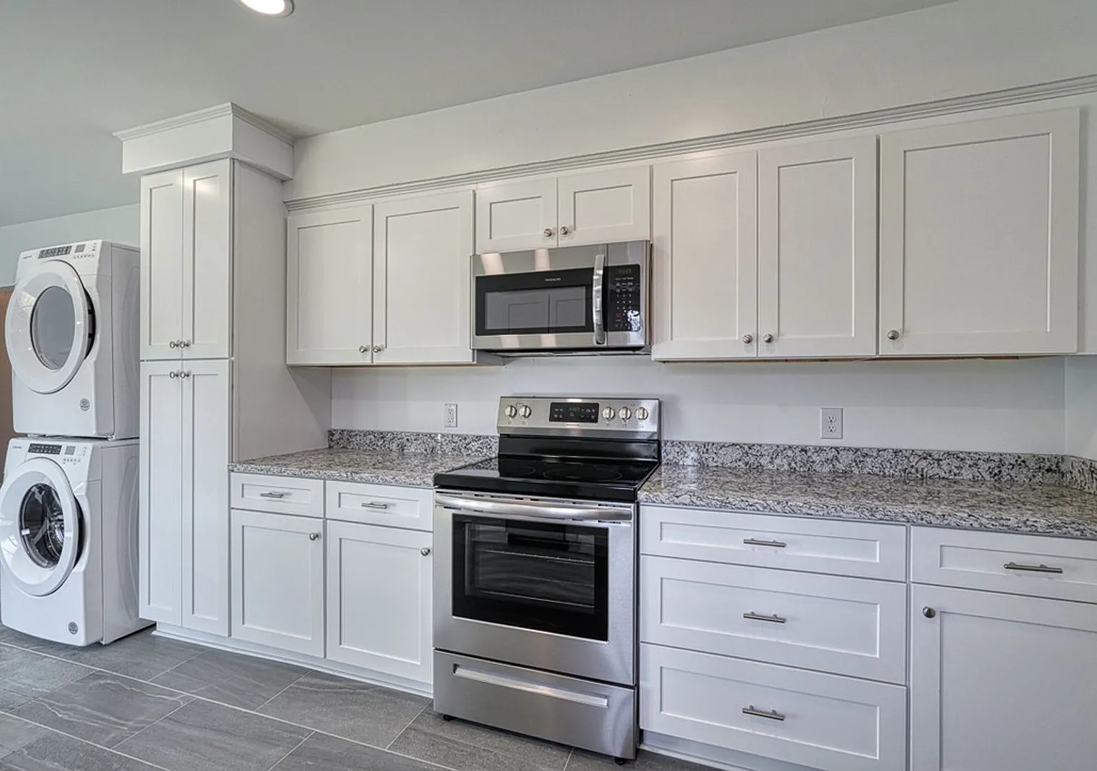118 1st Ave — Photo 3
