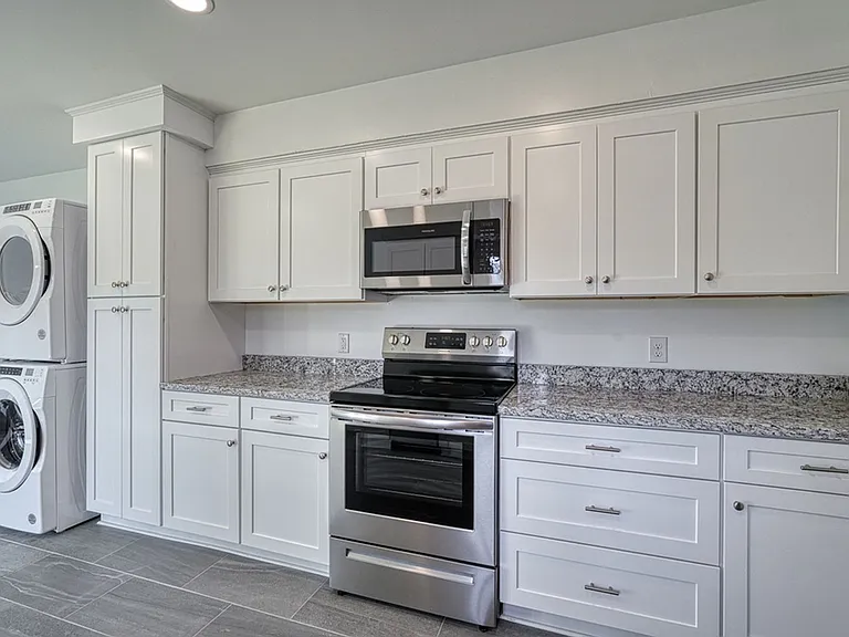 118 1st Ave — Photo 3